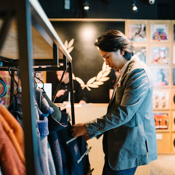 The Fred Perry Laurel Wreath Store in Singapore, designed by Studio Königshausen, pays homage to music and youth culture through its unique design. 